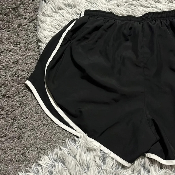 Nike Dri Fit Black Shorts Size Medium - Picture 6 of 13